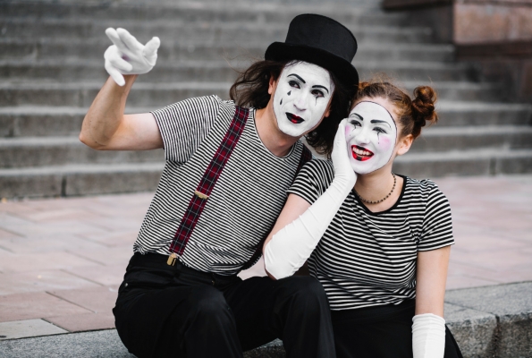 0001_male-mime-showing-something-happy-female-mime_1661152288-9bdc03c4d34d059eb4c6401751aebe14.jpg