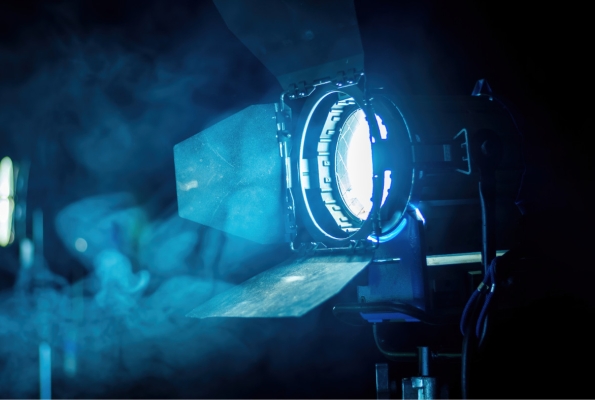 0001_professional-lighting-equipment-movie-set-with-smoke-air_1660908211-0a50cc8e47b656f3422f52ea03cbd9f0.jpg