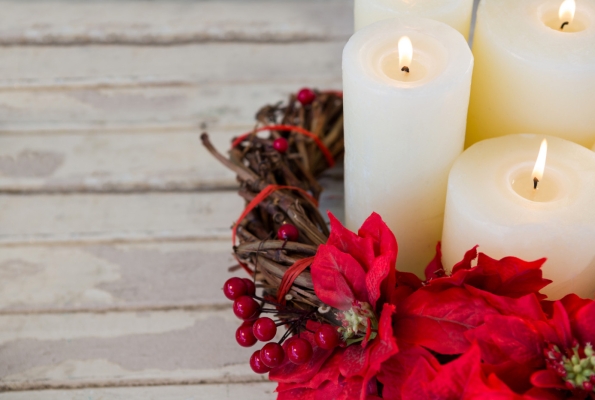 0001_white-candles-lit-with-red-flowers_1667899793-8437d4f8dbf011ab11ca2b8ffabaa018.jpg