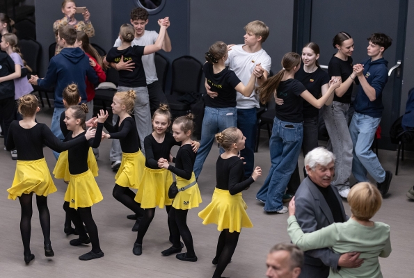 0011_folksokiai-r-parafinaviciaus-nuotr-min_1747461334-39bc9058b54be9bf4b984ea748f0beaa.jpg